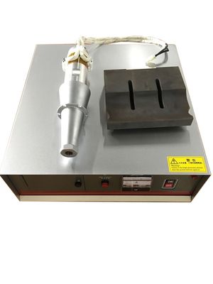 チタニウム カスタマイズされた超音波溶接の角か鋼鉄15Khz Sonotrodeおよび発電機