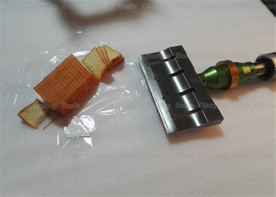 255mmの幅の刃の超音波食糧打抜き機220Vか110V 20Khz 380*250*150mm